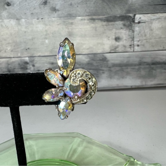 VINTAGE SIGNED WEISS CLEAR RHINESTONE CLIP ON EARRINGS - Picture 8 of 11